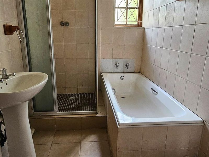 4 Bedroom House with OLD WORLD CHARM - Photo 6