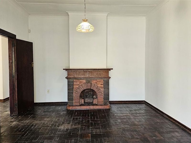 4 Bedroom House with OLD WORLD CHARM - Photo 2