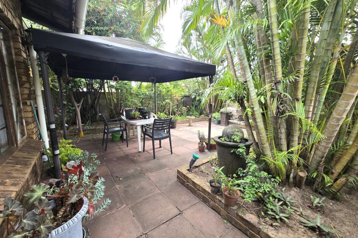 Low maintenance, 2 Bedroom facebrick unit for sale - Photo 2