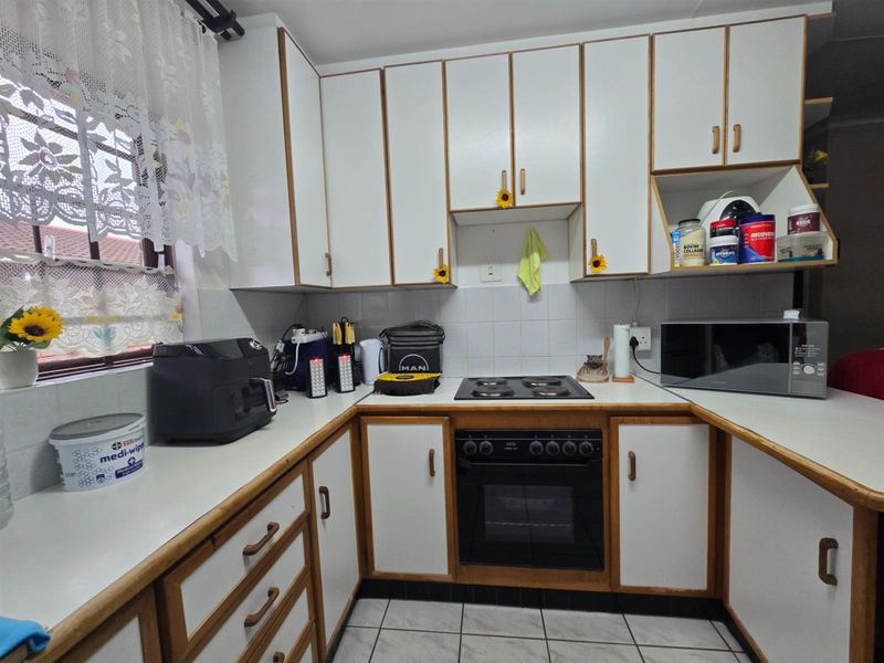 Low maintenance, 2 Bedroom facebrick unit for sale - Photo 5