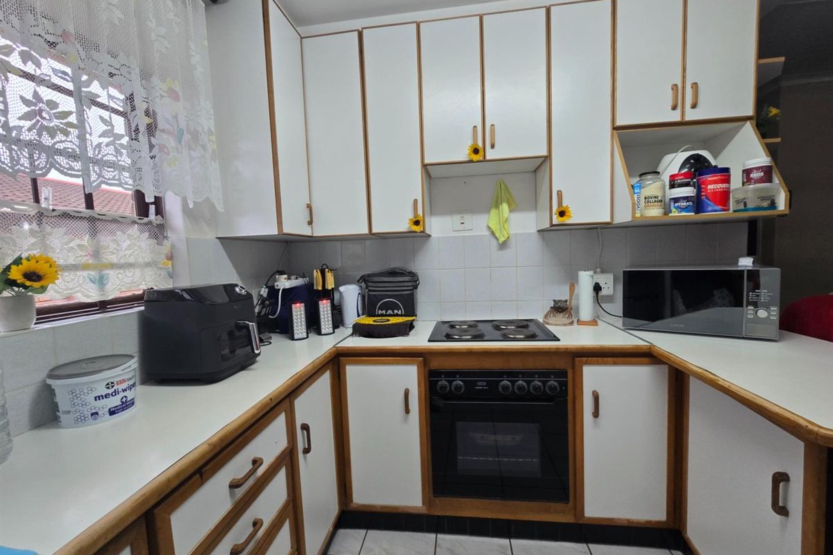 Low maintenance, 2 Bedroom facebrick unit for sale - Photo 5