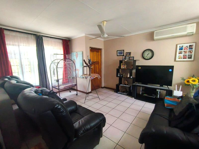 Low maintenance, 2 Bedroom facebrick unit for sale - Photo 3