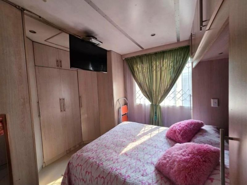 2 Bedroom Duplex for Sale in Grove End, Phoenix, KwaZulu Natal - Photo 7