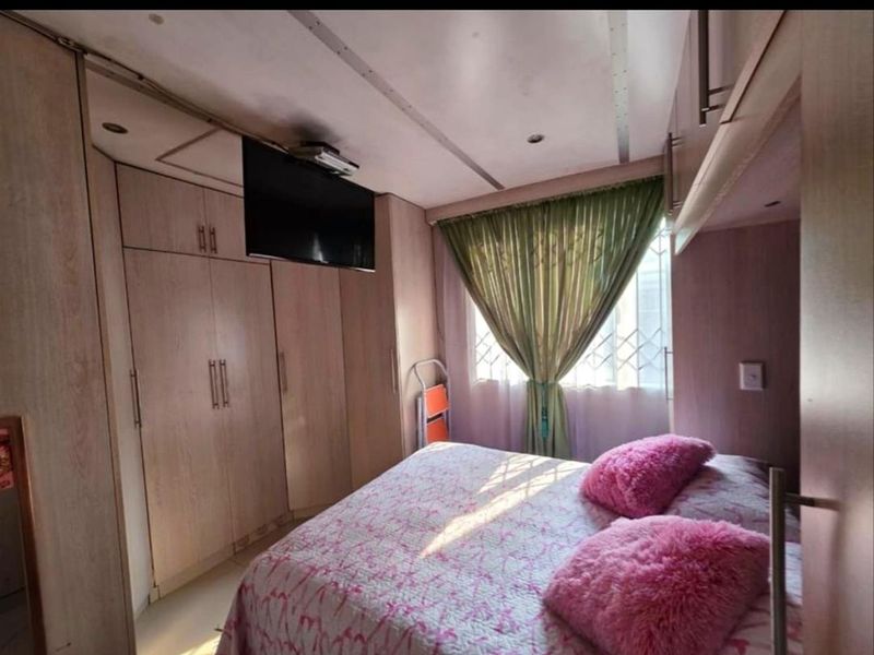 2 Bedroom Duplex for Sale in Grove End, Phoenix, KwaZulu Natal - Photo 6