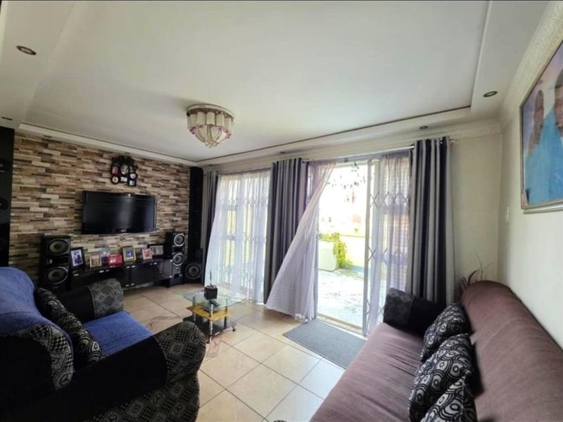 2 Bedroom Duplex for Sale in Grove End, Phoenix, KwaZulu Natal - Photo 10