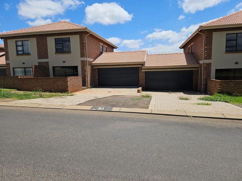 House For Sale in Jackaroo Park, Witbank - Photo 2