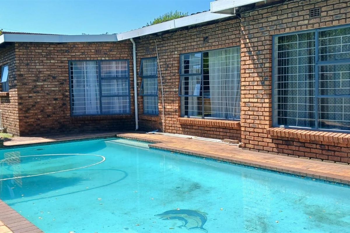 Well Maintained Large Family Home for Sale - Photo 3