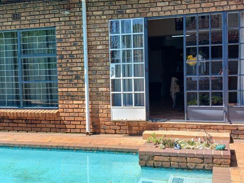 Well Maintained Large Family Home for Sale - Photo 4