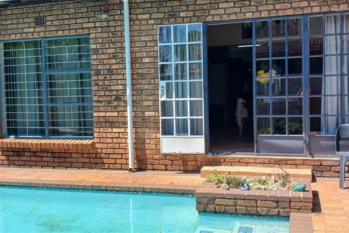 Well Maintained Large Family Home for Sale - Photo 4