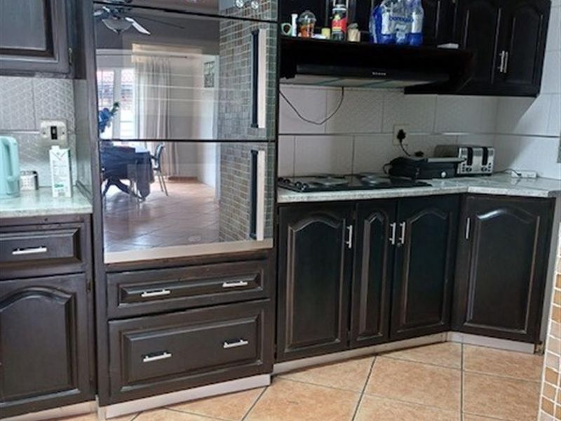 Well Maintained Large Family Home for Sale - Photo 6