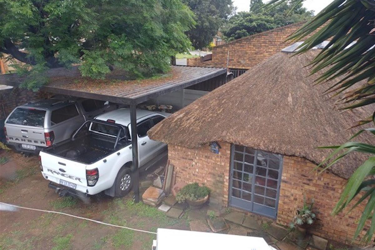 Well Maintained Large Family Home for Sale - Photo 2