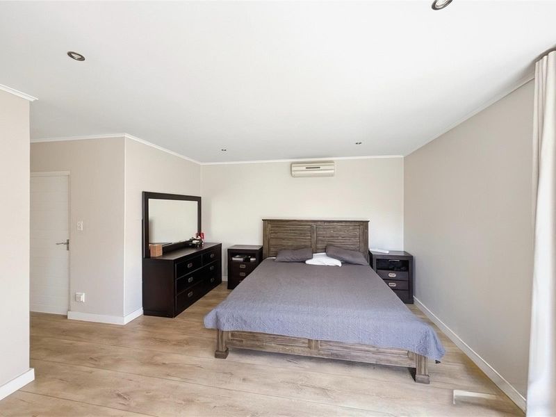 Cosy 3-Bedroom Home with Entertainment Patio and Pool - Photo 8