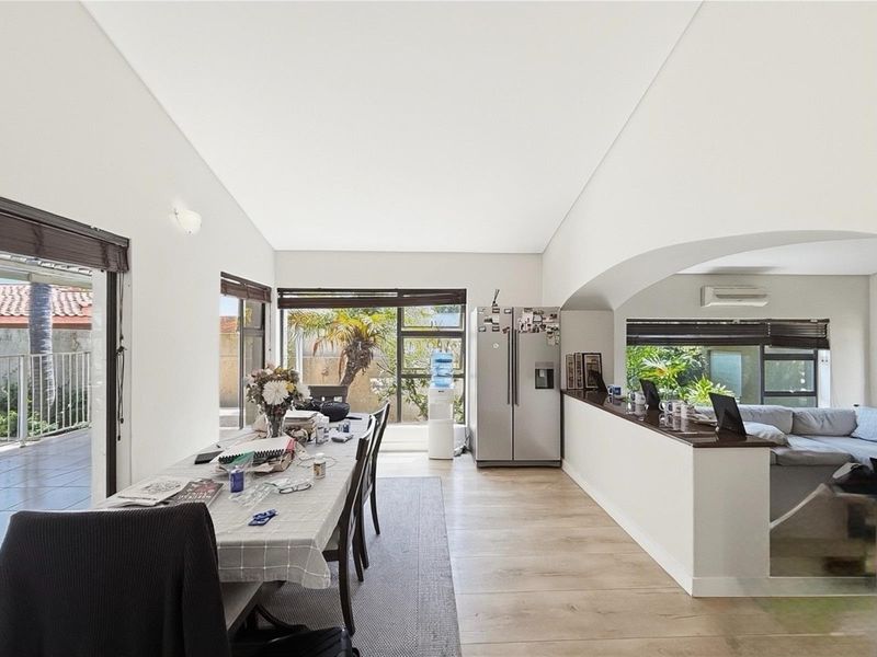 Cosy 3-Bedroom Home with Entertainment Patio and Pool - Photo 4