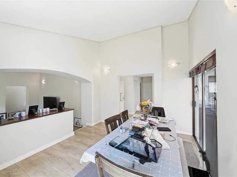 Cosy 3-Bedroom Home with Entertainment Patio and Pool - Photo 5