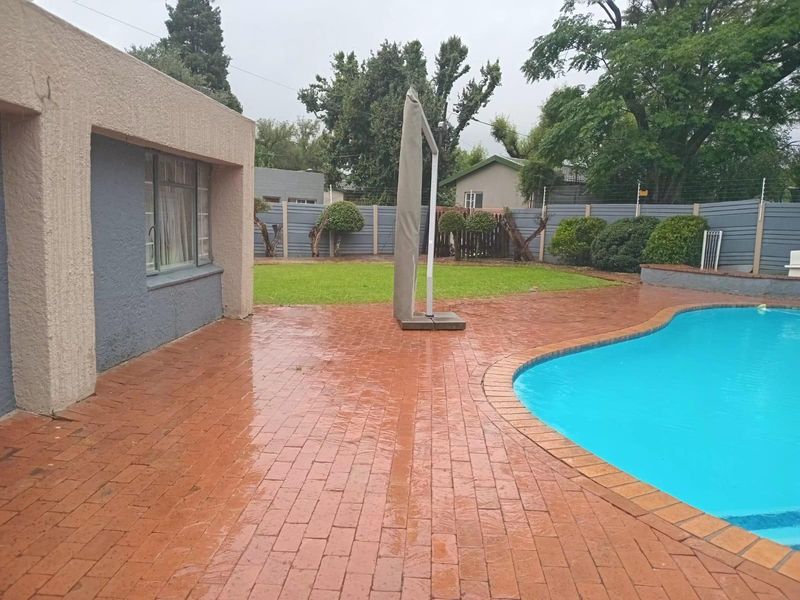 Large House for Sale in the Boomed Off Area of Hurlyvale - Photo 4