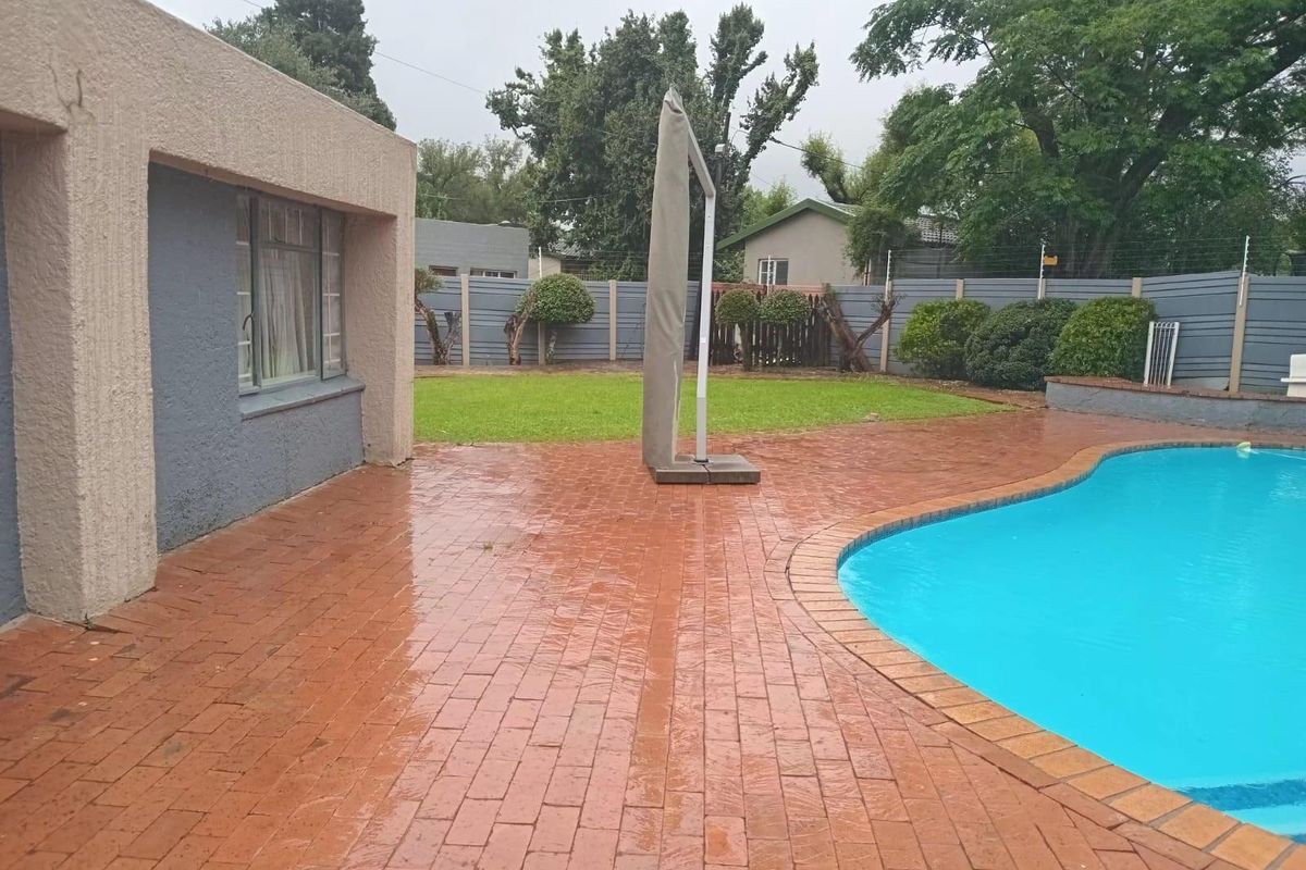 Large House for Sale in the Boomed Off Area of Hurlyvale - Photo 4