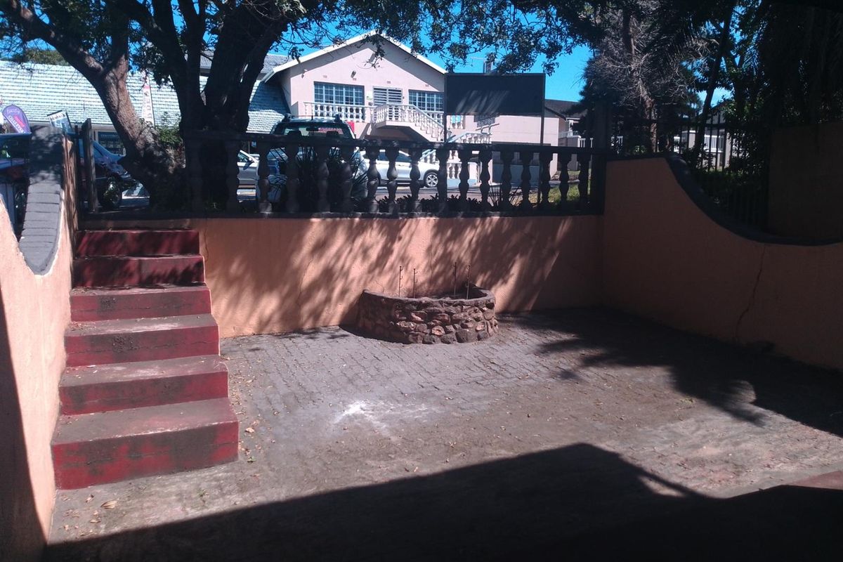 Townhouse To Rent in Port Edward KwaZulu Natal - Photo 3