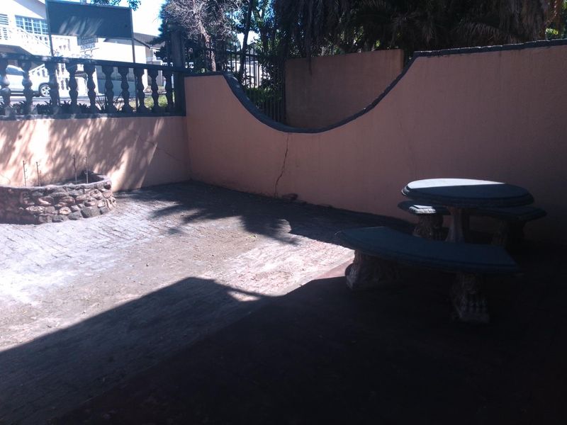 Townhouse To Rent in Port Edward KwaZulu Natal - Photo 4
