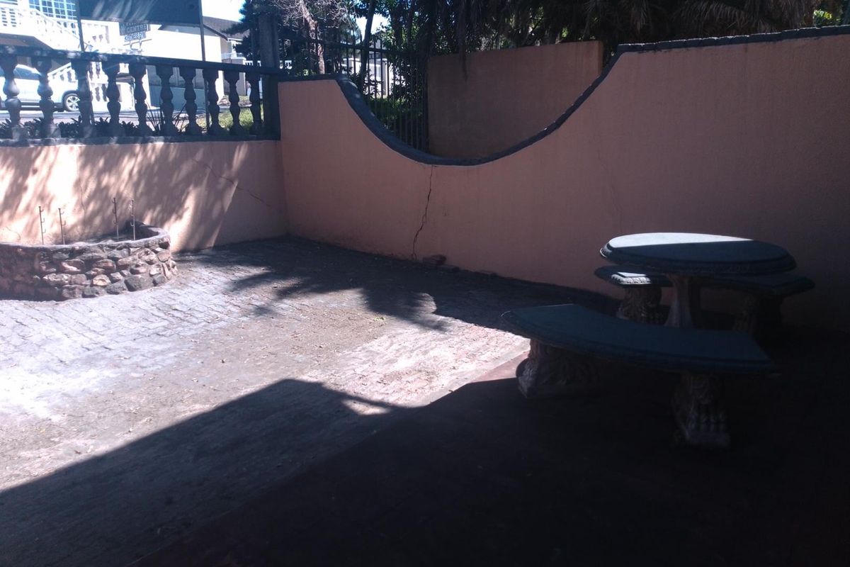 Townhouse To Rent in Port Edward KwaZulu Natal - Photo 4