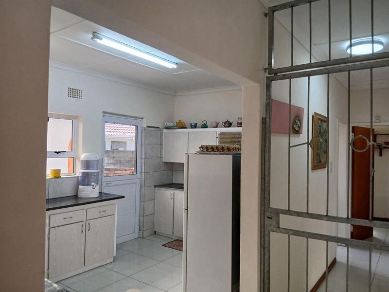 A Welcoming Haven of Style, Sophistication and Home Comforts - Photo 6