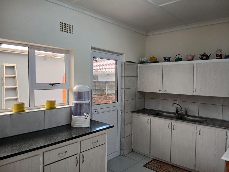 A Welcoming Haven of Style, Sophistication and Home Comforts - Photo 7