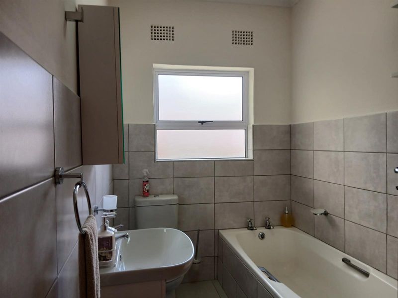 A Welcoming Haven of Style, Sophistication and Home Comforts - Photo 10