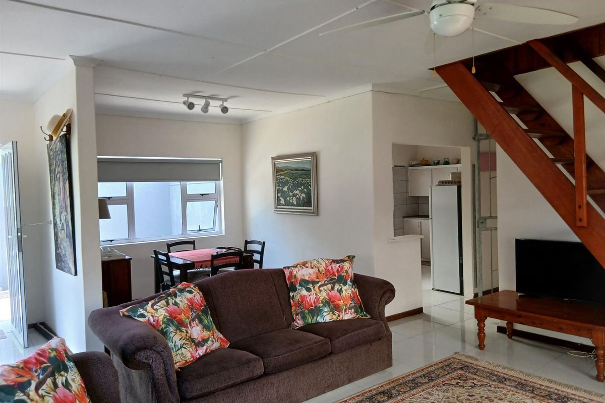 A Welcoming Haven of Style, Sophistication and Home Comforts - Photo 3