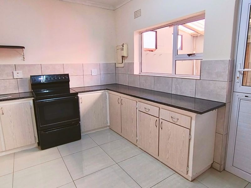 A Welcoming Haven of Style, Sophistication and Home Comforts - Photo 10