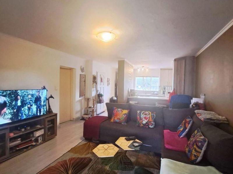 - IDEAL STARTER HOME FOR THE GO GETTER - Photo 10