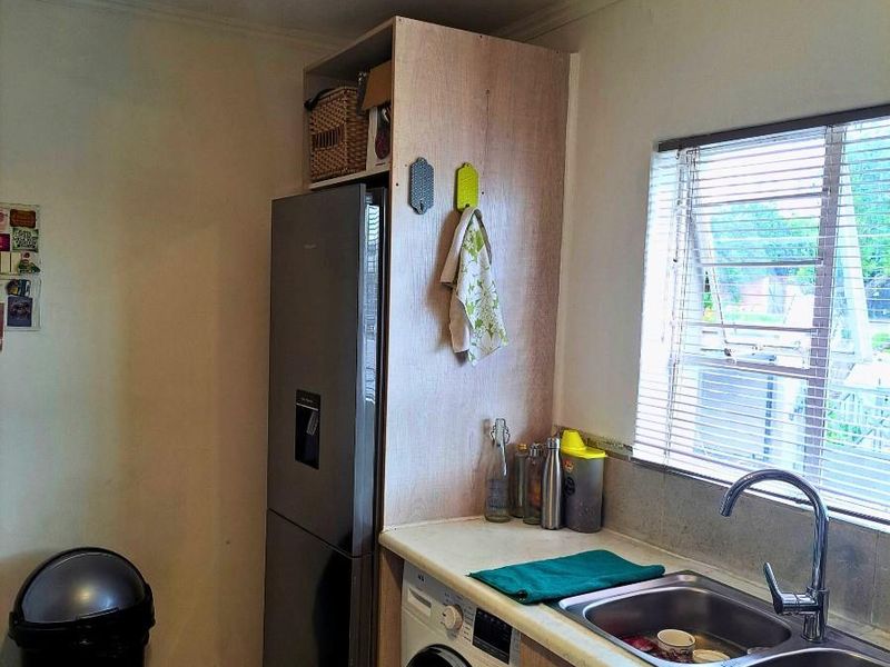 - IDEAL STARTER HOME FOR THE GO GETTER - Photo 9