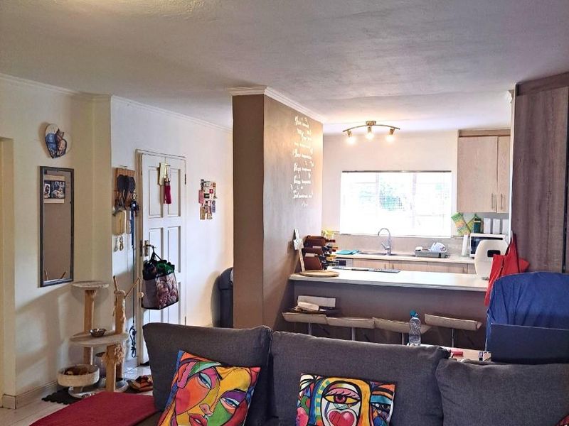 - IDEAL STARTER HOME FOR THE GO GETTER - Photo 8