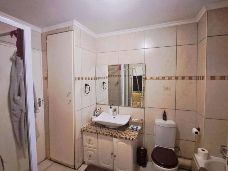 - IDEAL STARTER HOME FOR THE GO GETTER - Photo 5