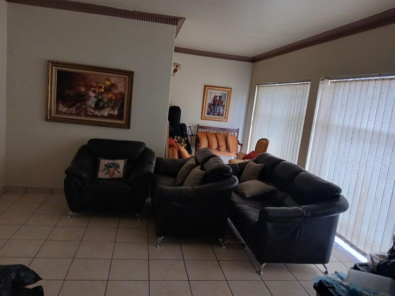 Stunning 4 bedroom family house for sale in Wonderboom - Photo 7