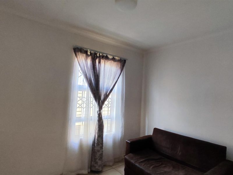 Freehold - Photo 8