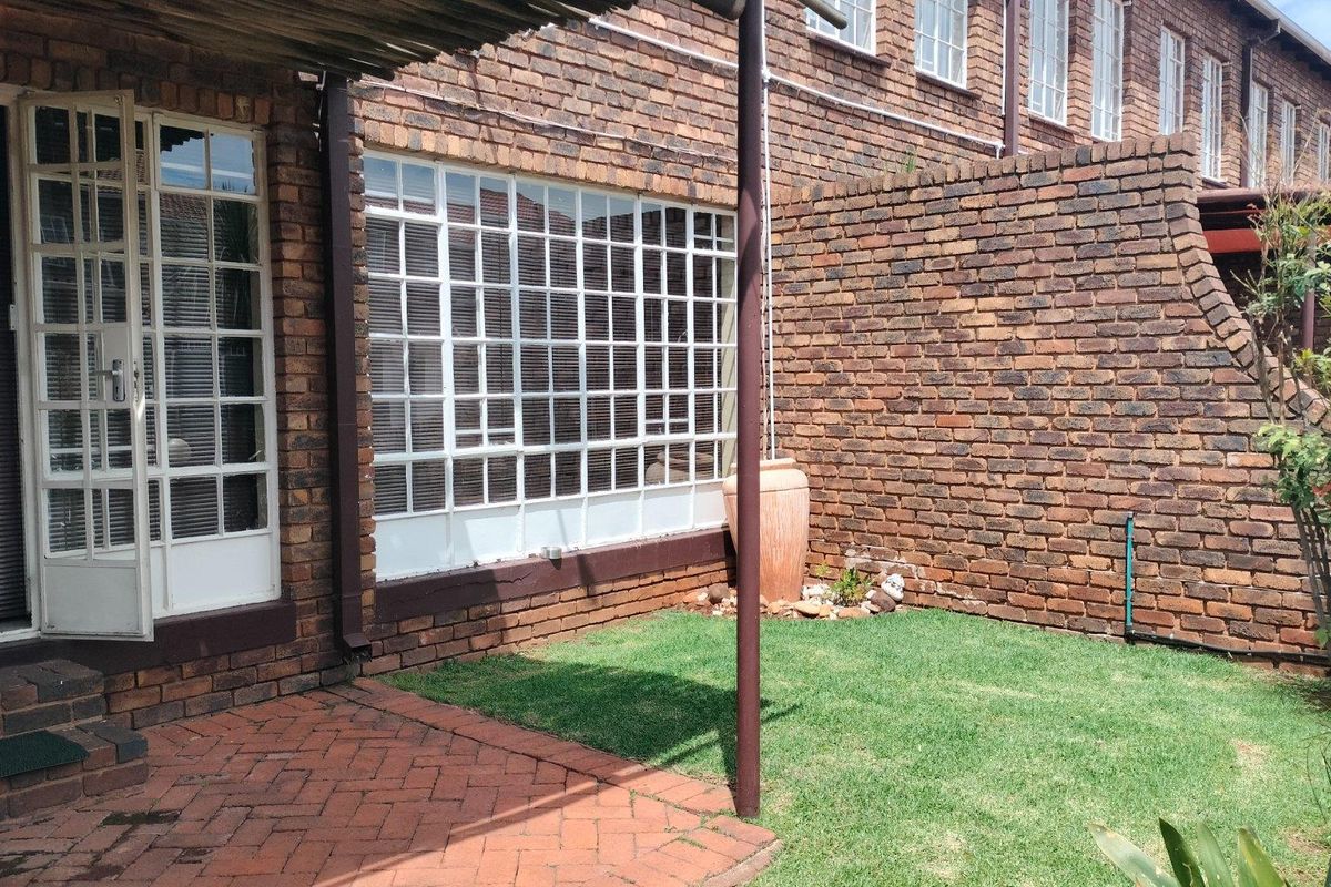 Apartment For Sale in New State Areas, Springs - Photo 2