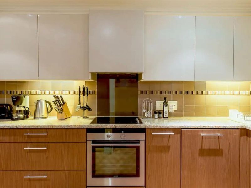 Luxury Hotel Living In The Cape Royale - Photo 7