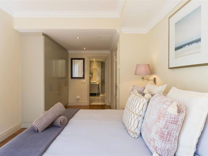 Luxury Hotel Living In The Cape Royale - Photo 10