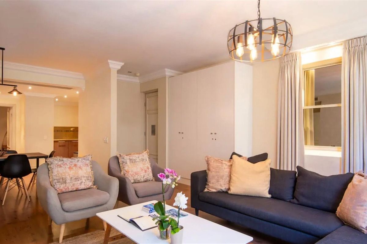 Luxury Hotel Living In The Cape Royale - Photo 4