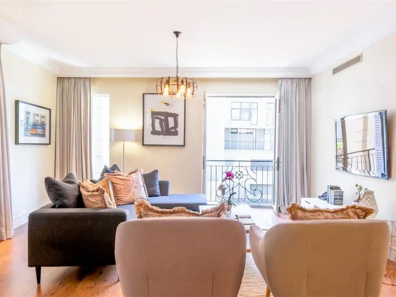 Luxury Hotel Living In The Cape Royale - Photo 2