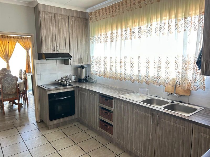 House For Sale in Sunnyridge, Newcastle, KwaZulu Natal - Photo 9