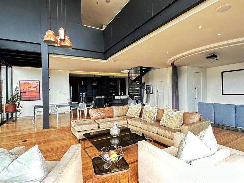 FURNISHED ELEGANT 2 BEDROOM  PAINTHOUSE FOR SALE IN MABONENG JOHANNESSBURG - Photo 2