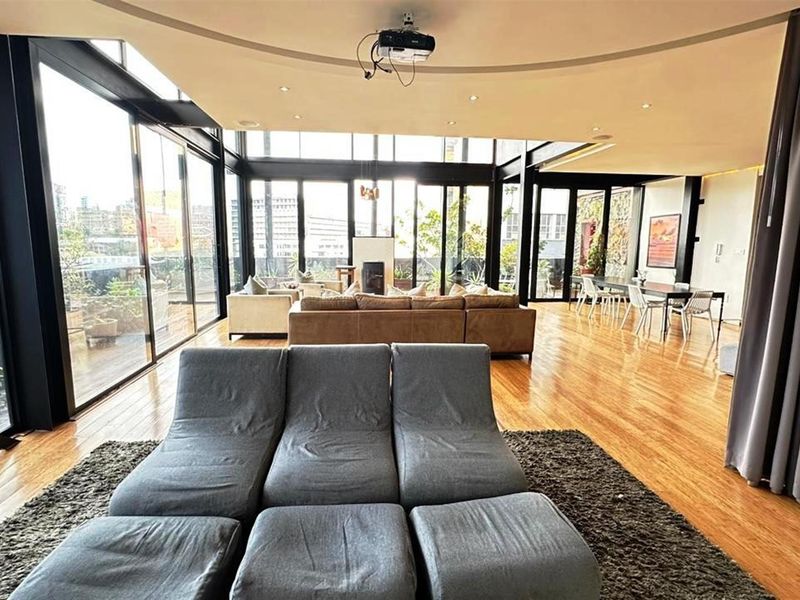 FURNISHED ELEGANT 2 BEDROOM  PAINTHOUSE FOR SALE IN MABONENG JOHANNESSBURG - Photo 8