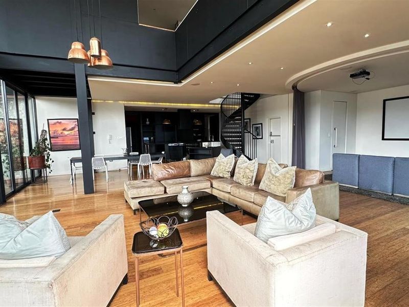 FURNISHED ELEGANT 2 BEDROOM  PAINTHOUSE FOR SALE IN MABONENG JOHANNESSBURG - Photo 10