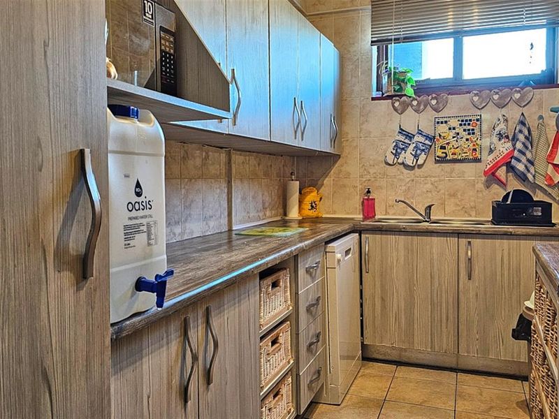 Apartment For Sale in Margate, KwaZulu Natal - Photo 8