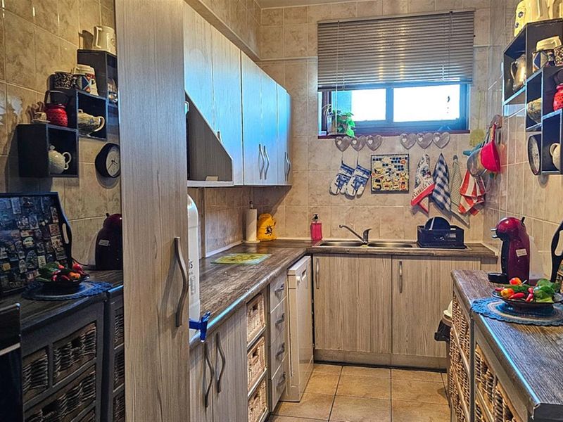 Apartment For Sale in Margate, KwaZulu Natal - Photo 5