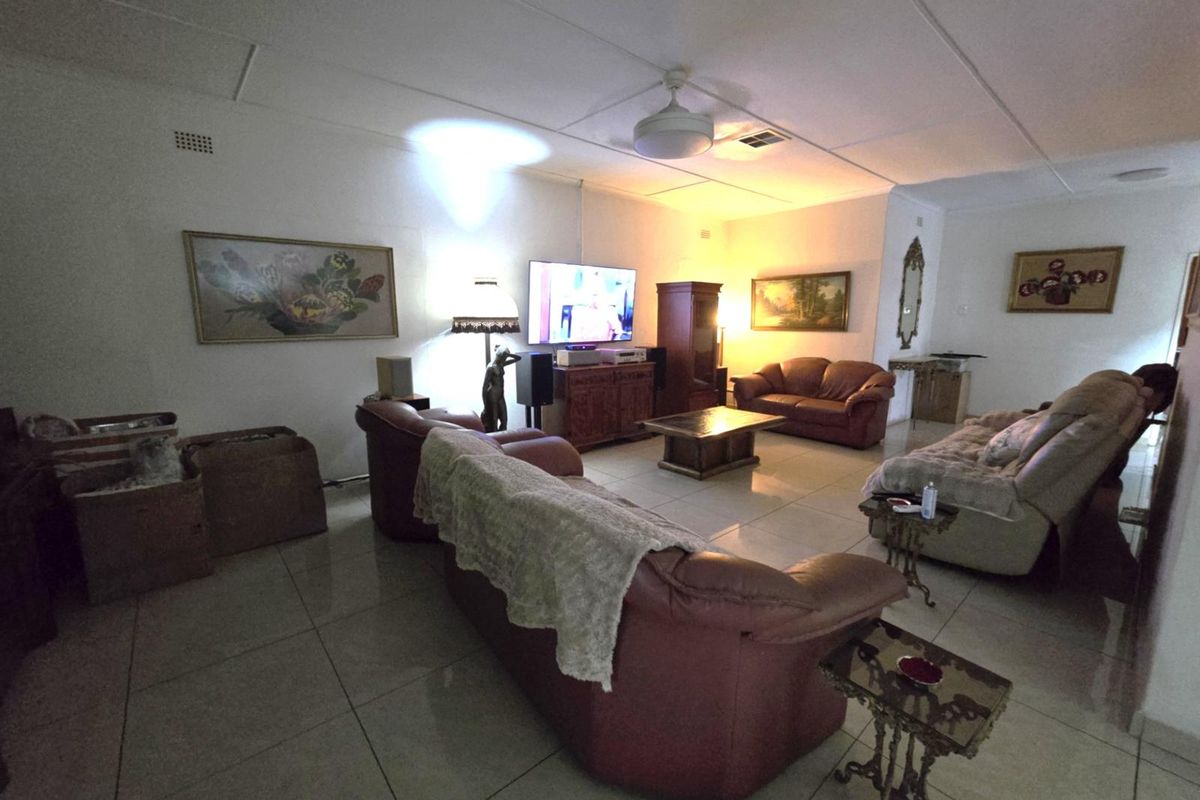 Spacious 4 Bedroom home for sale in lovely street - Photo 2