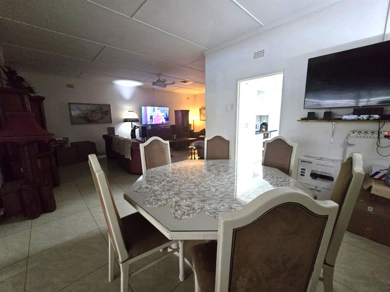 Spacious 4 Bedroom home for sale in lovely street - Photo 3