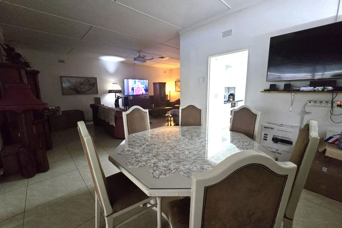 Spacious 4 Bedroom home for sale in lovely street - Photo 3