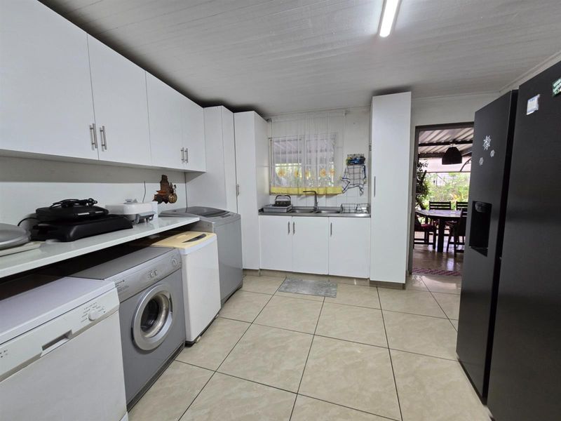 Spacious 4 Bedroom home for sale in lovely street - Photo 5