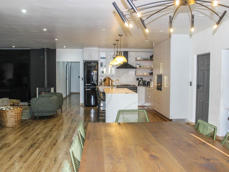 Modern and spacious family home! - Photo 8